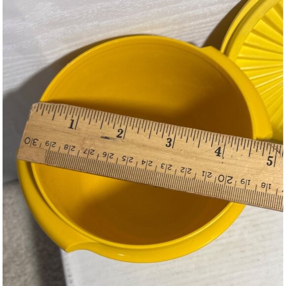 Vintage Tupperware Servalier Yellow Bowl With Push Lid Model 886-15 Canada - Picture 9 of 9